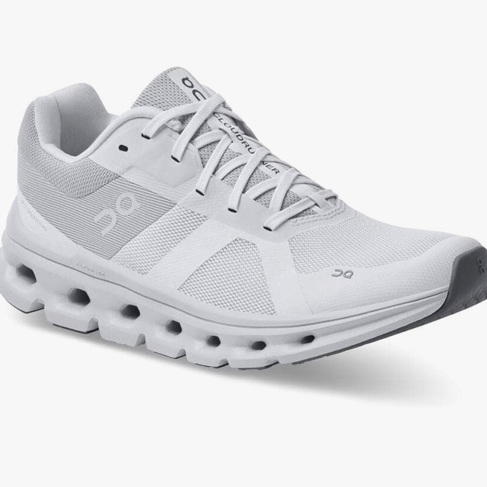 Womens on cloud cloud runner size 9